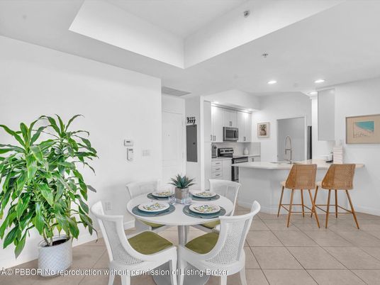 Dining room, Interior, Kitchen, Recessed Lighting, Stainless Steel Appliances