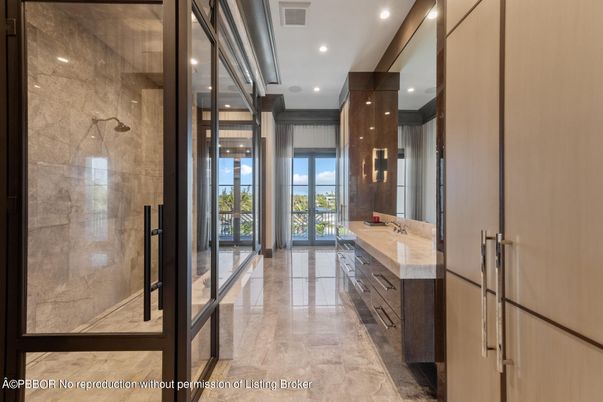 Bathroom, Interior, Recessed Lighting
