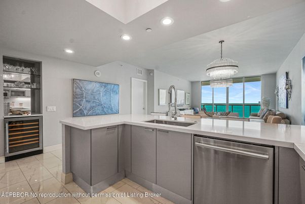 Chandelier, Interior, Kitchen, Recessed Lighting, Stainless Steel Appliances, Water
