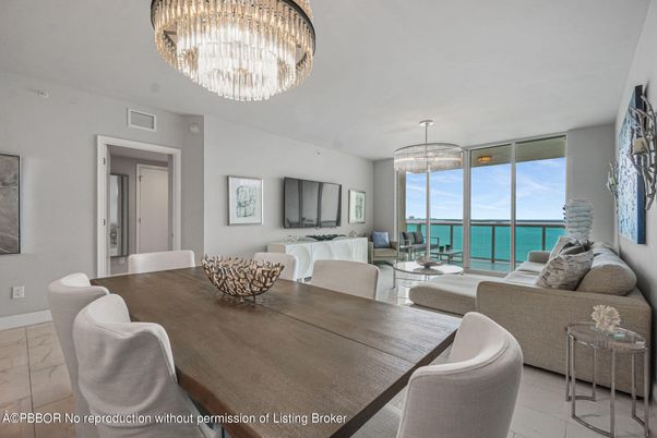 Chandelier, Dining room, Interior, Living room, Marble, Water