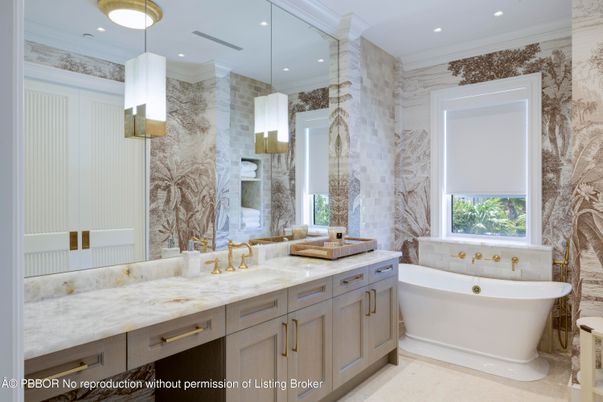Bathroom, Free Standing Baths, Interior, Pendant Lights, Recessed Lighting