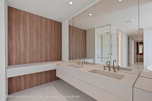 Bathroom, Dual Sink Vanities, Interior, Recessed Lighting