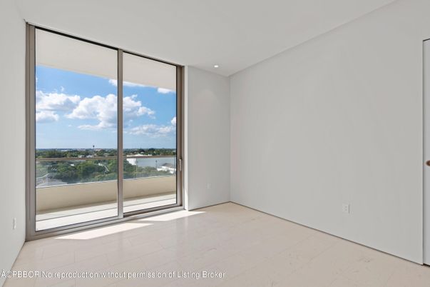 Empty room, Interior, Recessed Lighting, Water