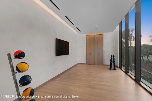 Fitness Equipment, Interior, Recessed Lighting, Wood Texture Flooring