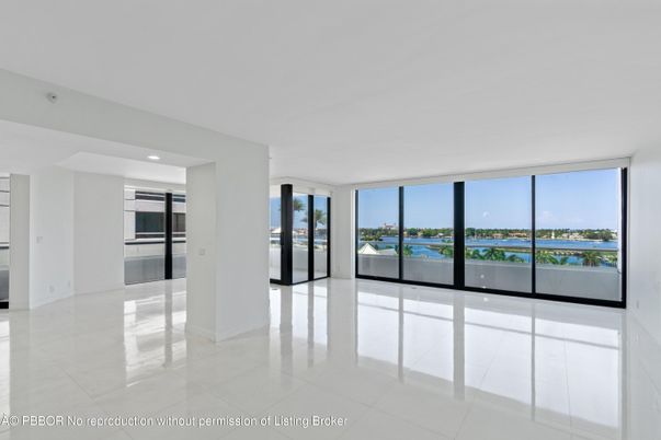 Empty room, Interior, Recessed Lighting, Water