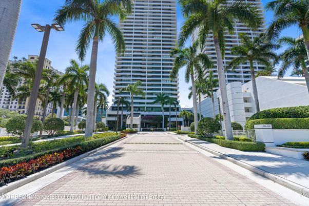 Exterior, Facade, Condo Building