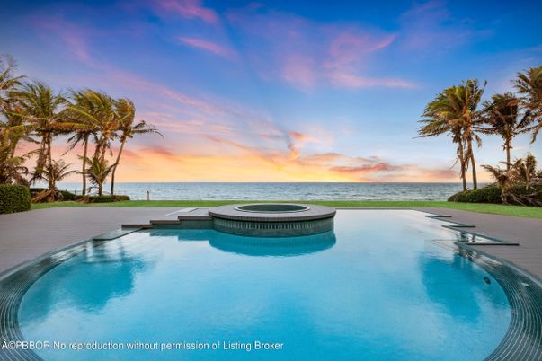 Exterior, Pool, Water