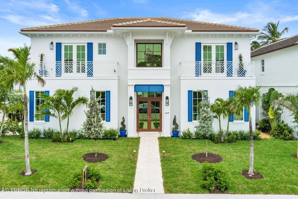 Exterior, Facade, Mediterranean