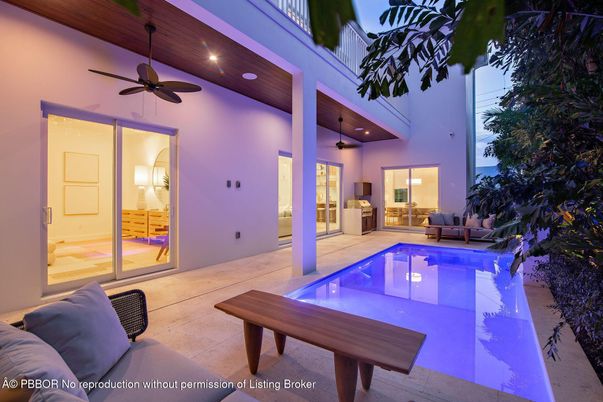 Exterior, Pool, Recessed Lighting