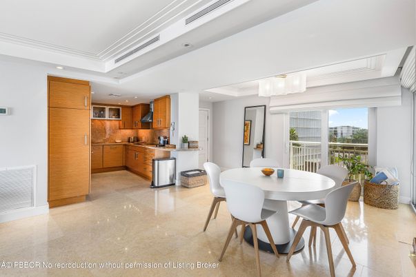 Dining room, Interior, Kitchen, Recessed Lighting, Stainless Steel Appliances