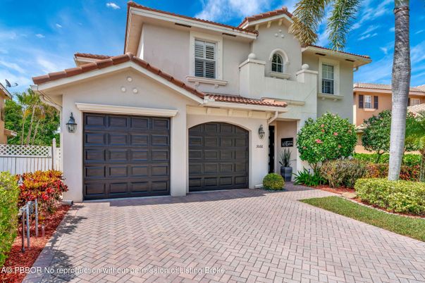 Attached, Exterior, Facade, Mediterranean