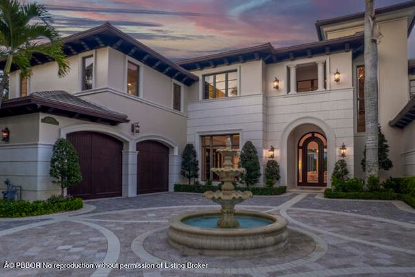 Attached, Exterior, Facade, Mediterranean