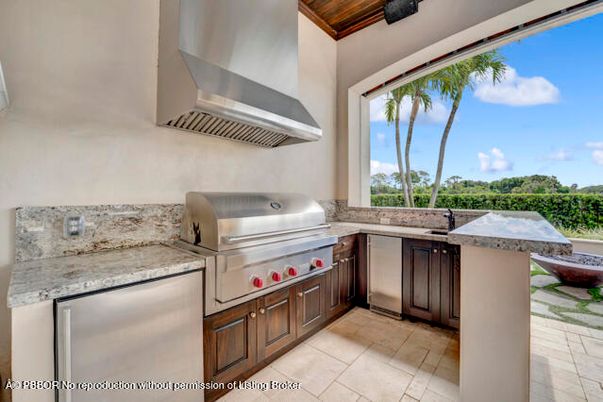 Exterior, Interior, Stainless Steel Appliances