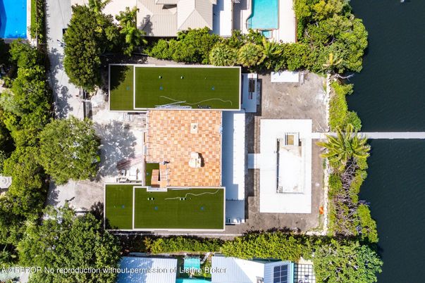 Exterior, Drone