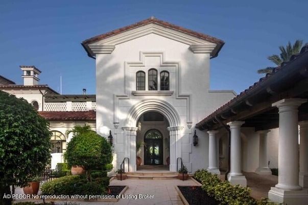 Exterior, Facade, Mediterranean