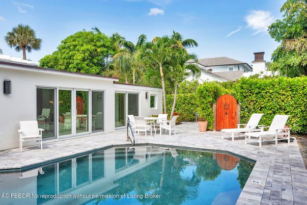 Exterior, Pool
