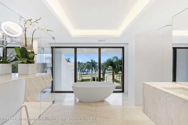 Bathroom, Free Standing Baths, Interior, Recessed Lighting, Water