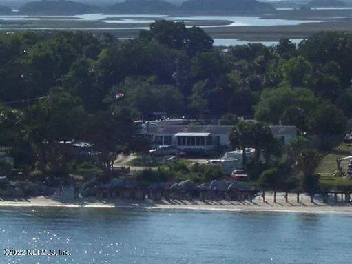 Exterior, Lake