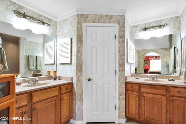 Bathroom, Dual Sink Vanities, Interior