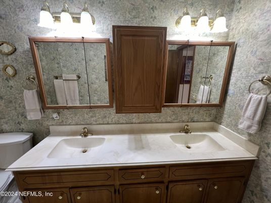 Bathroom, Dual Sink Vanities, Interior