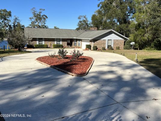 Exterior, Facade, Brick Facade, Ranch