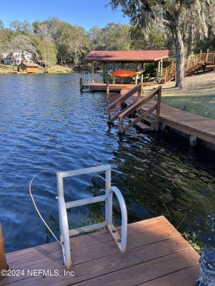 Exterior, Lake