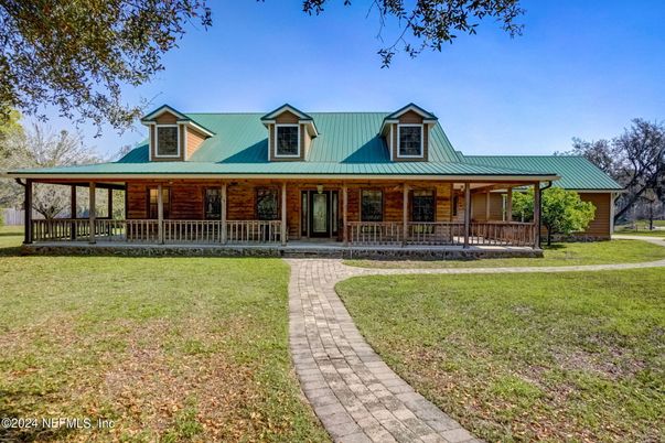 Exterior, Facade, Log Home