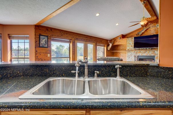Fireplace, Interior, Kitchen, Recessed Lighting