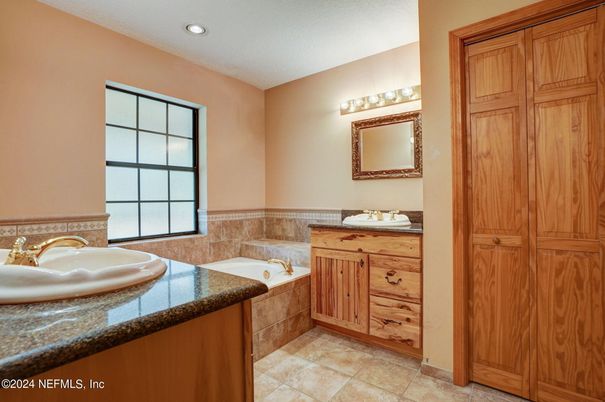 Bathroom, Interior, Recessed Lighting