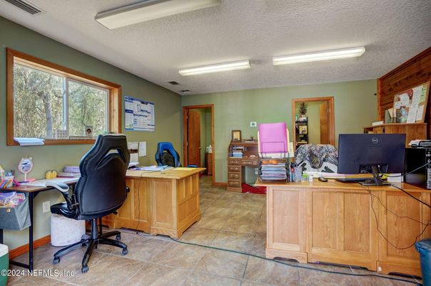 Home Office, Interior