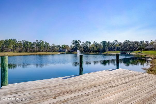 Exterior, Lake
