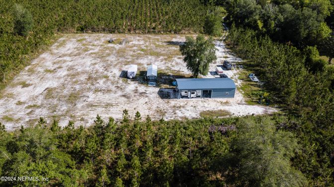 Exterior, Drone