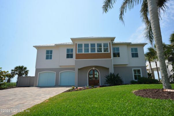 Attached, Exterior, Facade, Raised Ranch