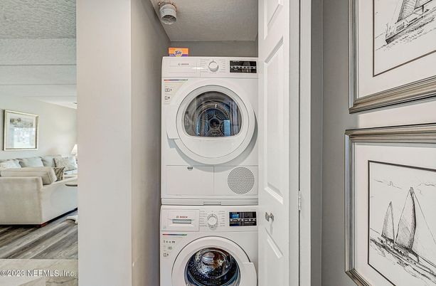 Interior, Utility Closets, Washer, Wood Texture Flooring