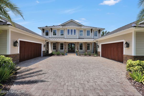 Attached, Exterior, Facade, American Craftsman