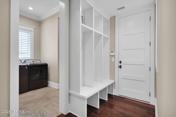 Interior, Recessed Lighting, Washer, Wood Texture Flooring