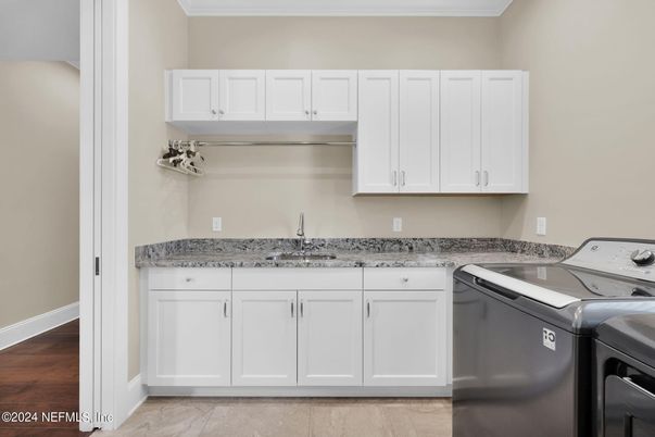 Interior, Washer, Wood Texture Flooring