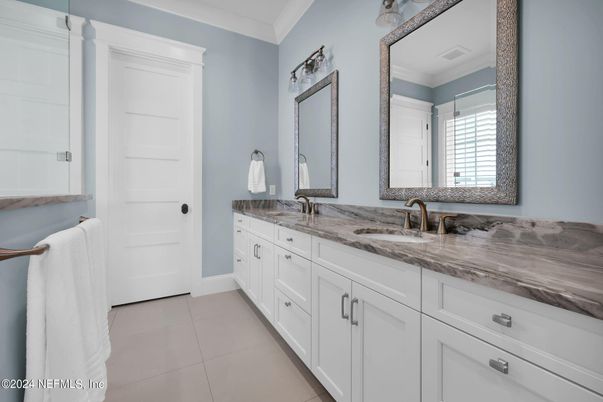 Bathroom, Dual Sink Vanities, Interior