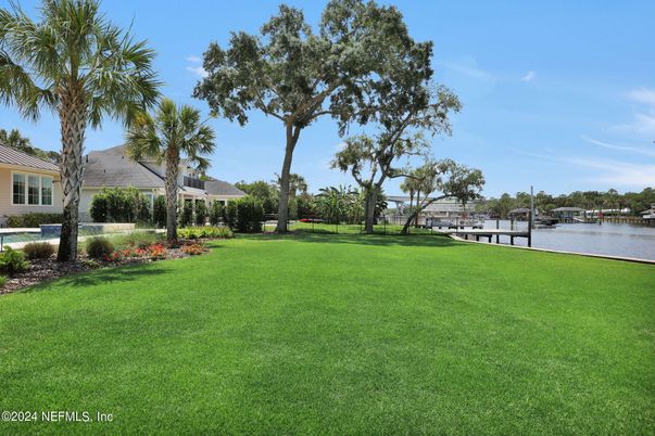 Exterior, Lake