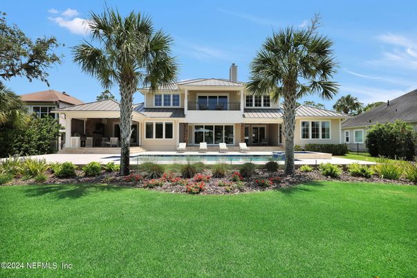 Backyard, Exterior, Facade, Split Level