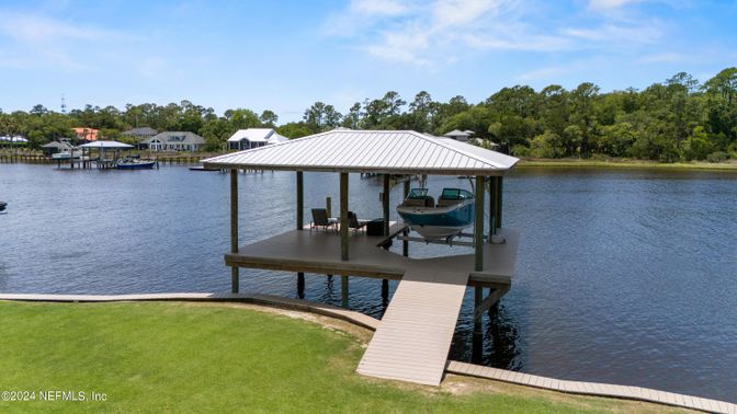 Exterior, Lake