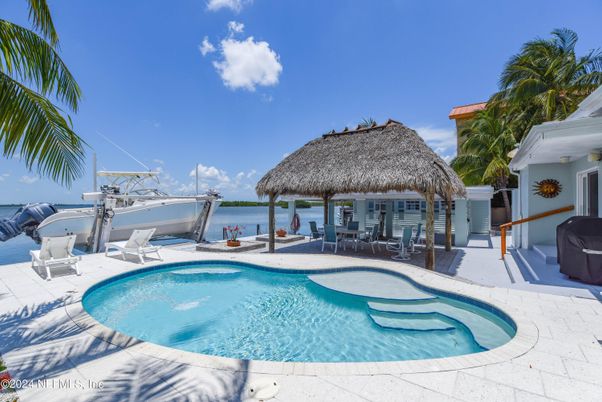 Exterior, Pool, Water