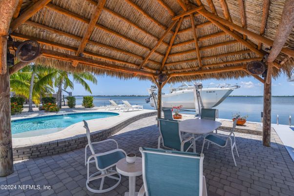 Exterior, Pool, Water