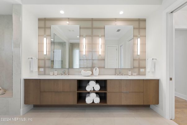 Bathroom, Dual Sink Vanities, Interior, Recessed Lighting