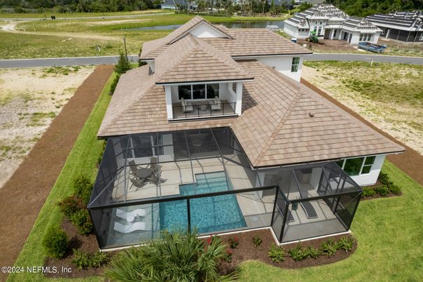 Exterior, Drone