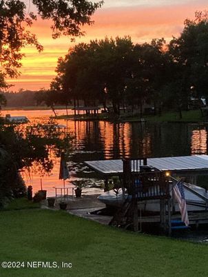 Exterior, Lake