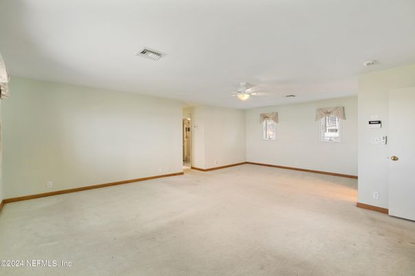 Empty room, Interior