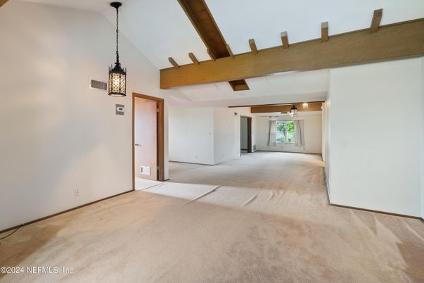 Empty room, Interior, Pendant Lights, Wooden Beams