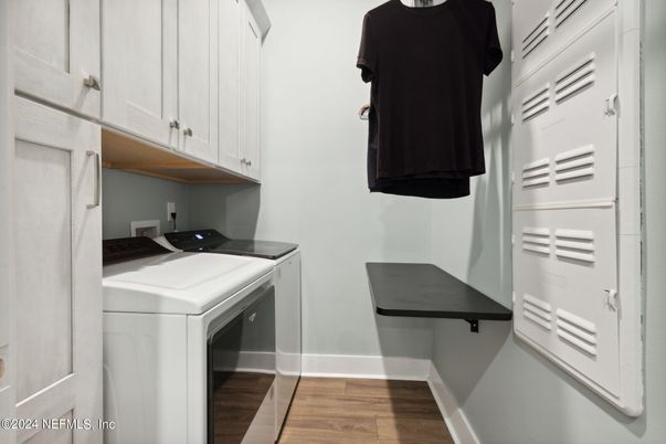 Interior, Washer, Wood Texture Flooring