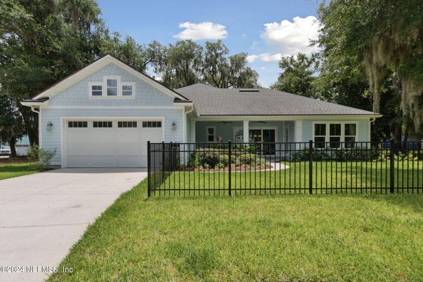 Attached, Exterior, Facade, Ranch